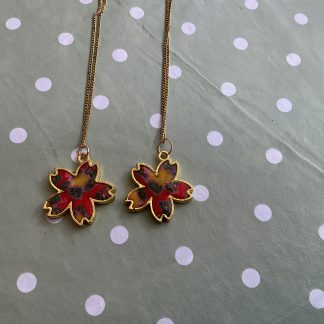 Clay red crush flower necklace