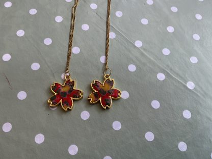 Clay red crush flower necklace