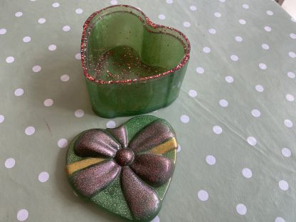 green heart pot with lid