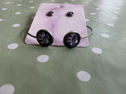 Purlple flower on black ring set